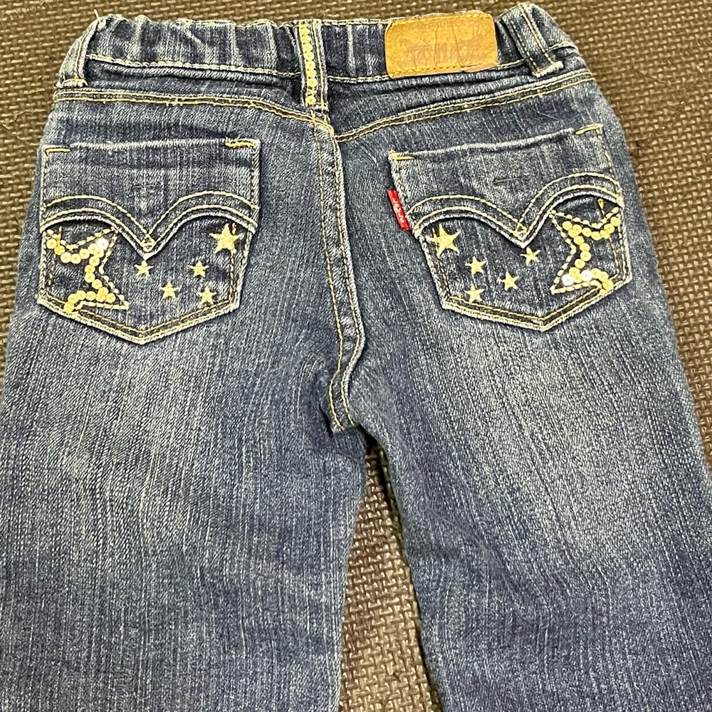 2T Levi’s jeans